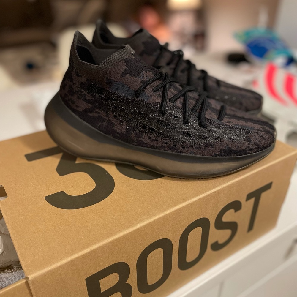 Yeezy Boost 380 Onyx non reflective - size 10